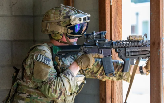 美国陆军正在为装甲车辆测试基于 HoloLens 2 的 IVAS