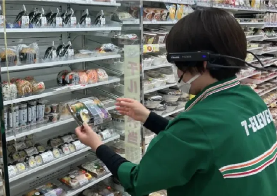 Vuzix AR 智能眼镜被日本 7-11 门店用于试验远程购物服务
