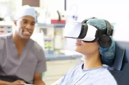 波士顿医疗中心研究发现佩戴 VR 头显的手术患者需要的麻醉剂更少