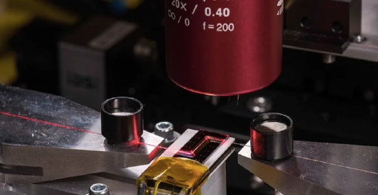 美国罗切斯特大学发表研究，可将大型激光系统小型化