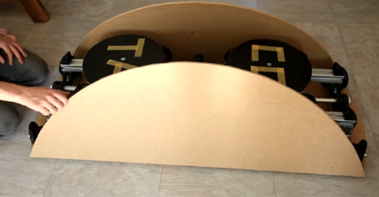 Mark Dufour 设计可折叠的 VR 跑步机原型