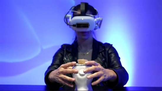 意大利艺术家开发 Aerobanquets RMX，提供多感官体验的 VR 大餐