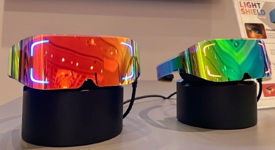 夏普在 CES 2023 上展出其 VR 头显原型，可与智能手机连接