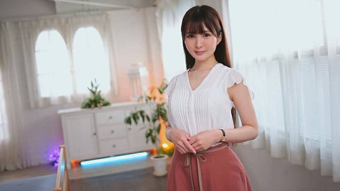 艺人里奈央（艺人里なお）JUFE-340：父母眼中的乖乖女美女主播太渴望战斗！