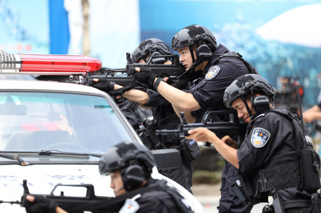 《特警使命之狙击风暴》上映 双雄遭遇生死狙击战