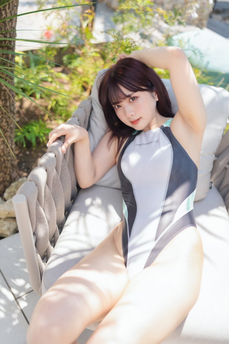 热爱死库水的美少女Coser《とみこ》超高衩泳衣露出白嫩性感臀尻！