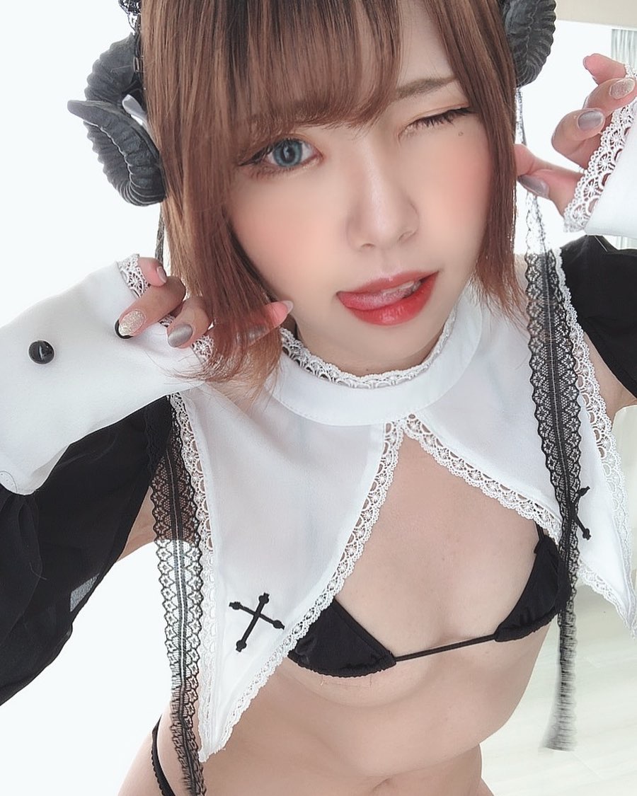 是「贫乳」又怎样？Coser《六糖》撩人姿态大胆散发色气感！