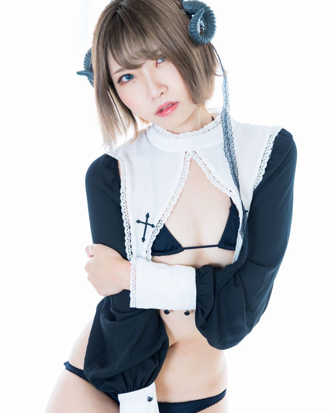 是「贫乳」又怎样？Coser《六糖》撩人姿态大胆散发色气感！