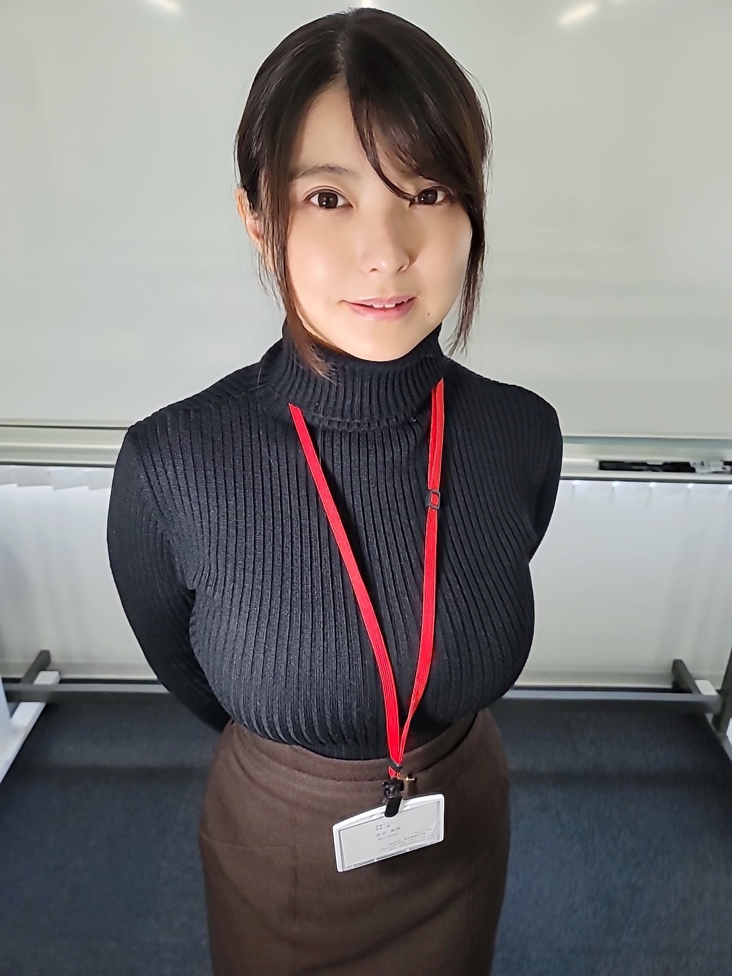 Ｊ罩杯的美女前辈《花井美理》推出性感写真纪念出道２０周年！