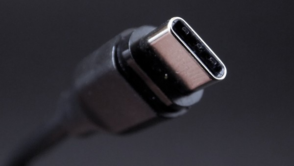 欧盟通过USB-C通用充电器规定 英国：不关我的事