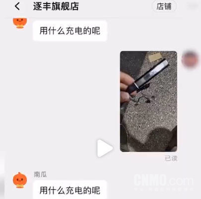 吓人!耳机突然起火如同放烟花 选购耳机要注意这一点