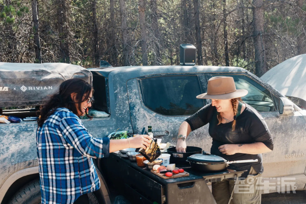 Rivian “Camp Kitchen”配件延迟推出 ：以更新其设计