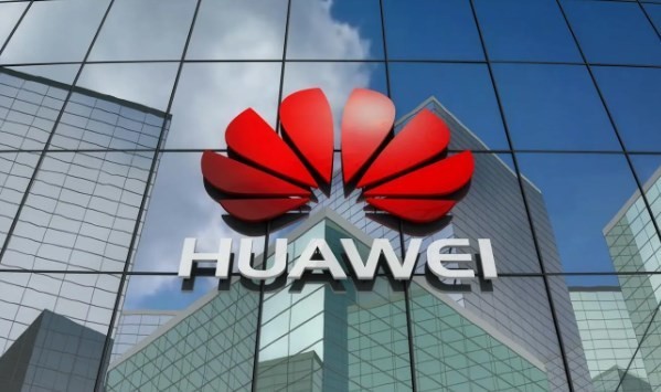 没看错？问界汽车海报惊现“HUAWEI”标志 华为已回应