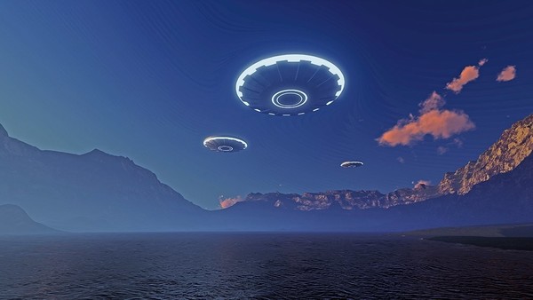 北京南四环上空惊现UFO？网友：反复比对 确认是鸭脖