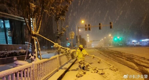 南方冰雪天气开车有必要用雪地胎和防滑链？