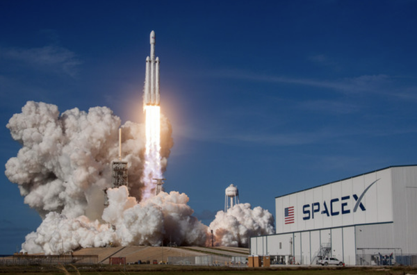 马斯克旗下SpaceX拖欠超250万美元 承包商欲断合作