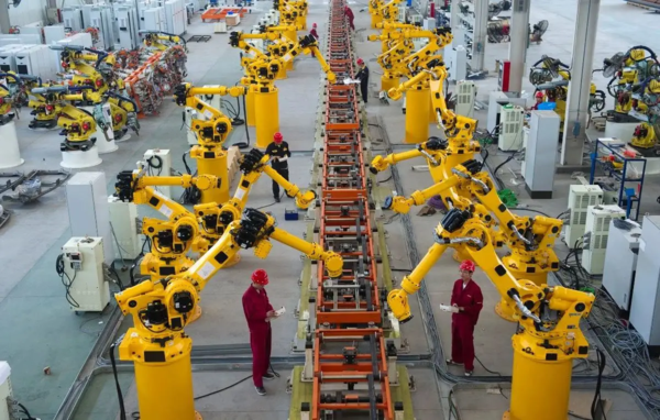 国际机器人联合会：全球工厂使用工业机器人达300万台