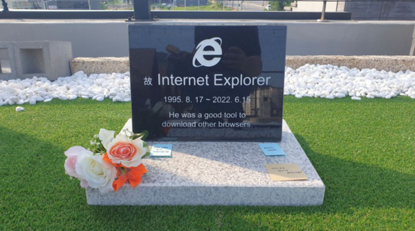 韩国工程师为IE浏览器立墓碑：“它是下载其他浏览器的好工具”