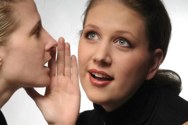 科学家发现耳语能镇痛 又找到一个哄女朋友的小妙招！