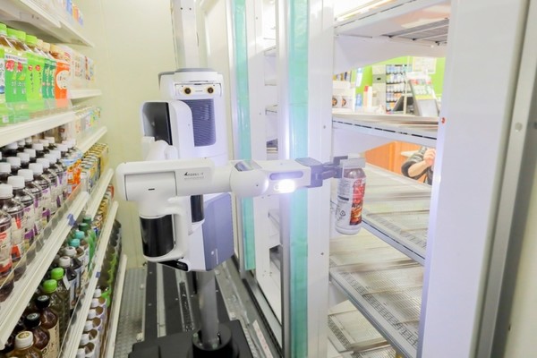 日本公司部署机器人帮助便利店补货 搭载英伟达技术