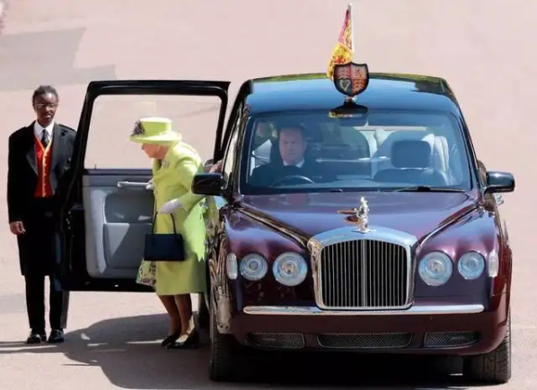 真正的老司机！伊丽莎白女王一生与汽车的不解之缘