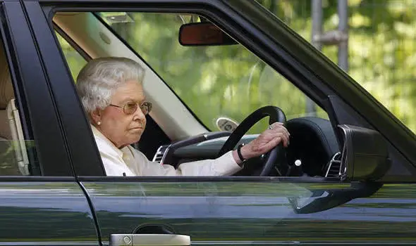 真正的老司机！伊丽莎白女王一生与汽车的不解之缘