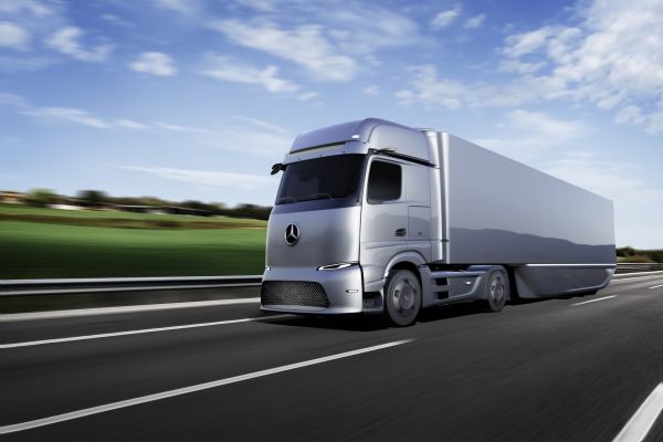 梅赛德斯与亚马逊等客户合作 共同测试长途电动货运卡车