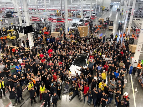 新的里程碑！特斯拉得州超级工厂生产第一万辆Model Y