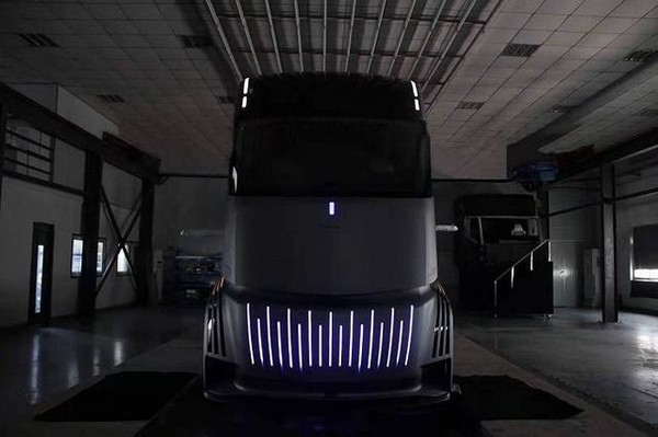 特斯拉Semi终于投产 它能否成为卡车电气化的先行者？
