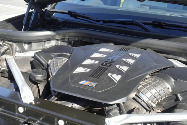 新款宝马X7 M60i实车首发 全新外观内饰 4.4T V8发动机