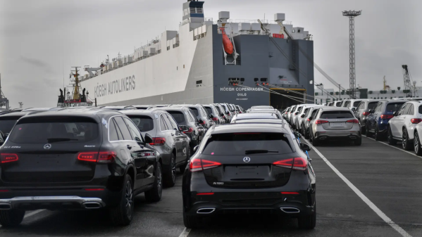 大量新车堆积德国港口 全球新车交付迎来又一难题