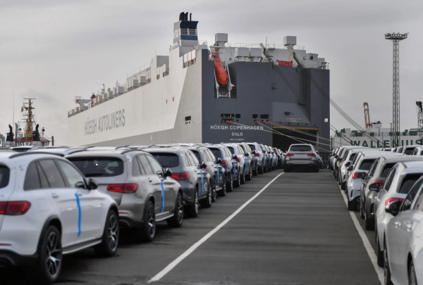 大量新车堆积德国港口 全球新车交付迎来又一难题