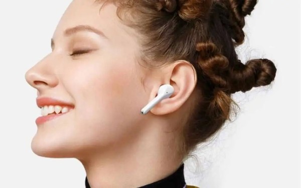 耳机重度用户警惕！长期沉浸式戴耳机易患噪声性耳聋