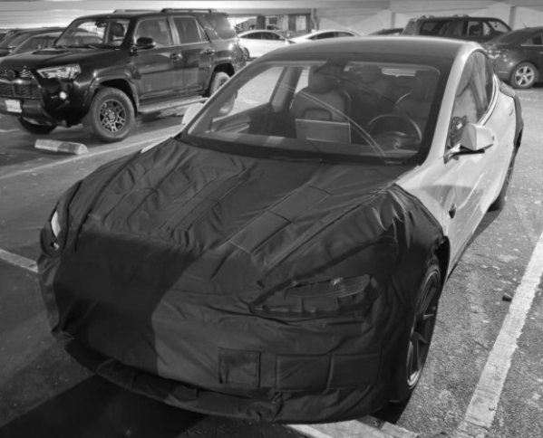 谍照曝光！新款特斯拉Model 3亮相停车场 优化全是减配？