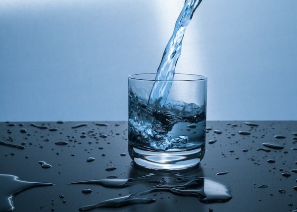 砖家误我！最新研究称每天八杯水并不适用所有人