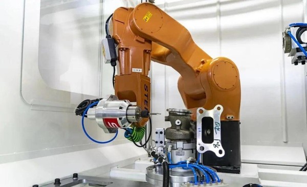 外媒：中国首次超越美国 “世界机器人2022”报告发布