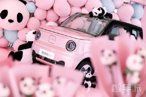 吉利熊猫mini实车正式首发 外观可爱 瞄准女性用用车市场