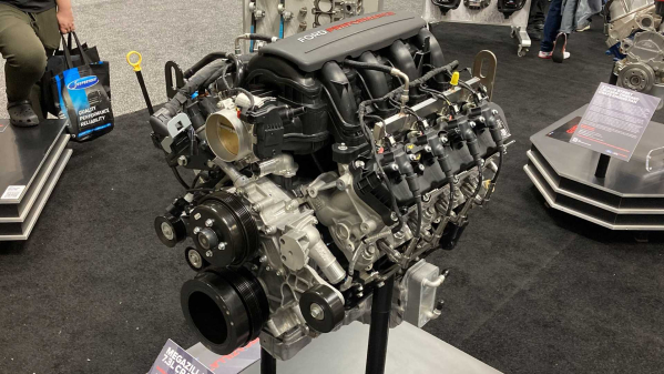 美式大V8来啦！福特Megazilla 7.3L发动机首次亮相