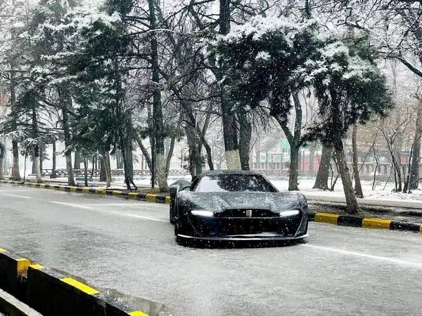 外观帅炸了！阿富汗首款国产跑车随风雪亮相喀布尔