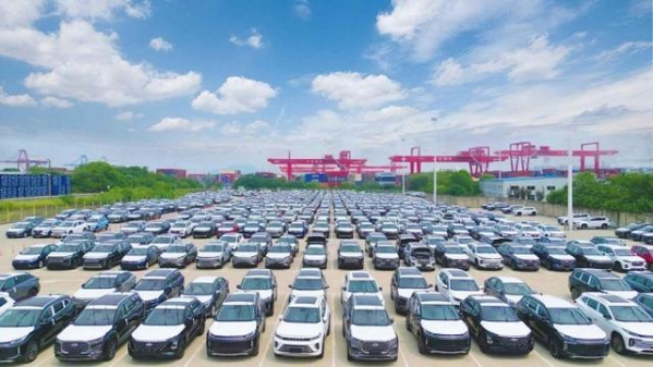 中汽协：4月汽车销量达215.9万辆 同比增长82.7%