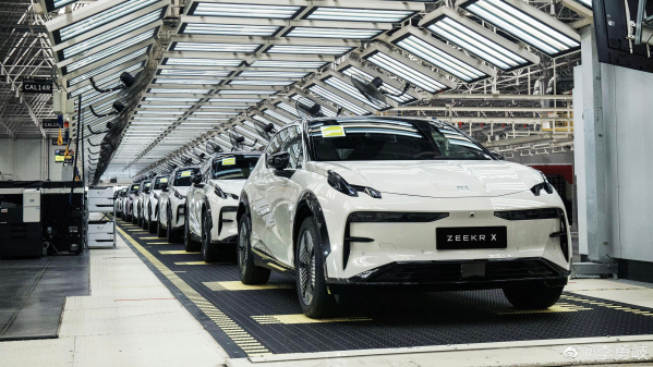 极氪X首批量产车在成都工厂正式下线 6月中旬开启交付