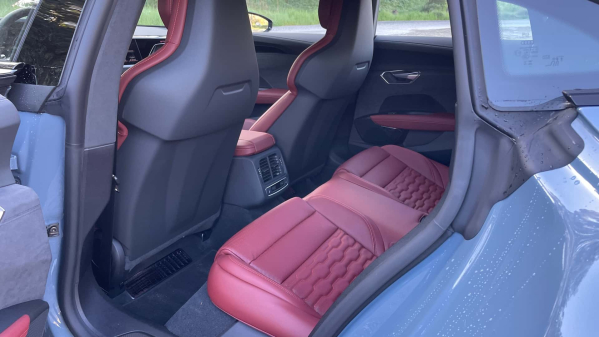 试驾2023款奥迪RS e-tron GT：电动跑车的新标杆？