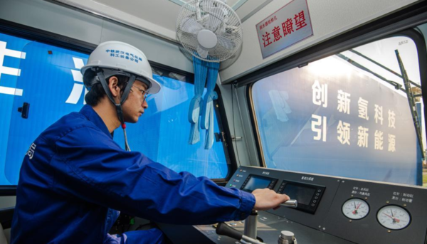 国内首台氢能源地铁施工作业车在湖北襄阳下线