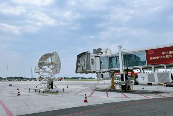 全球首条！天府国际机场投用远程无人驾驶自动登机桥