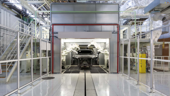 欲在EV时代赶欧超美！丰田在日本展示尖端电动车生产线
