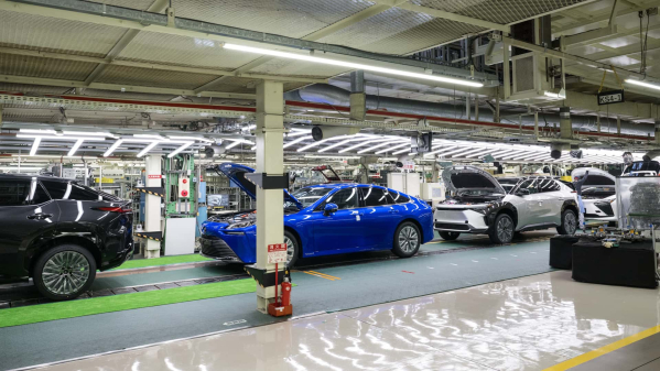欲在EV时代赶欧超美！丰田在日本展示尖端电动车生产线