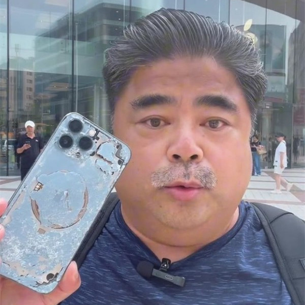 怒摔iPhone当事人将在北京召开发布会：不是作秀