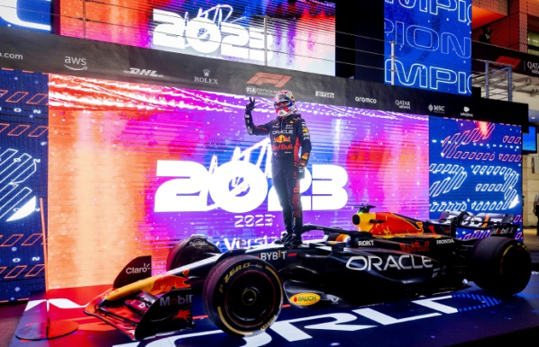 最年轻三冠王！维斯塔潘夺得第三个F1车手世界冠军