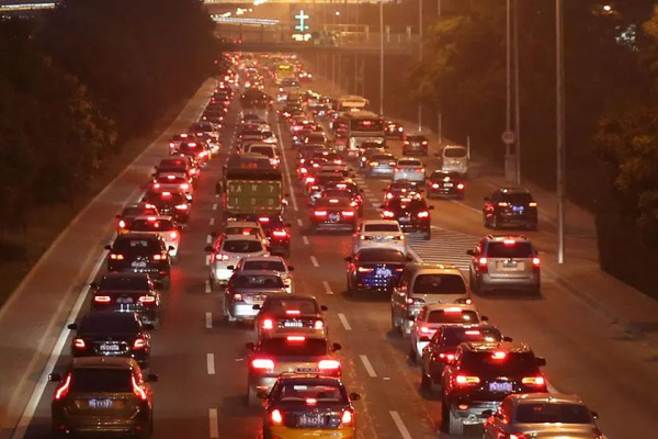 成都汽车保有量超北京成全国第一 但为啥却没有北京堵？