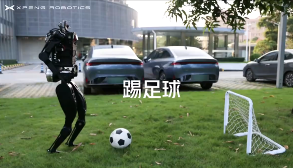 小鹏推出双足智能机器人 何小鹏：车企的未来是机器人